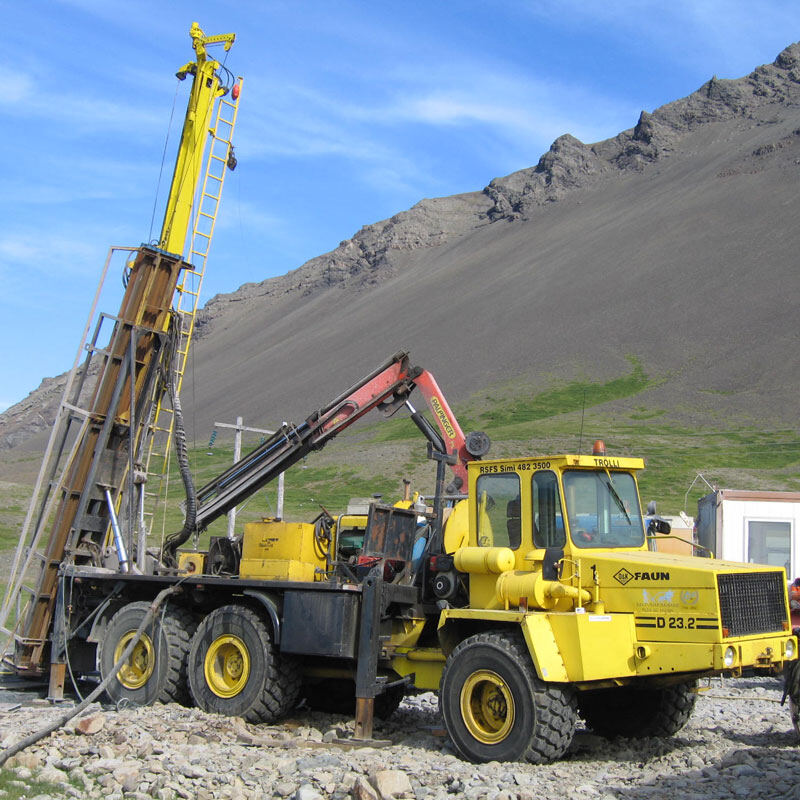 Jarðborinn Trölli að störfum (mynd 3 af 6)